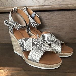 NWT Treasure & Bond Snake Print Wedge